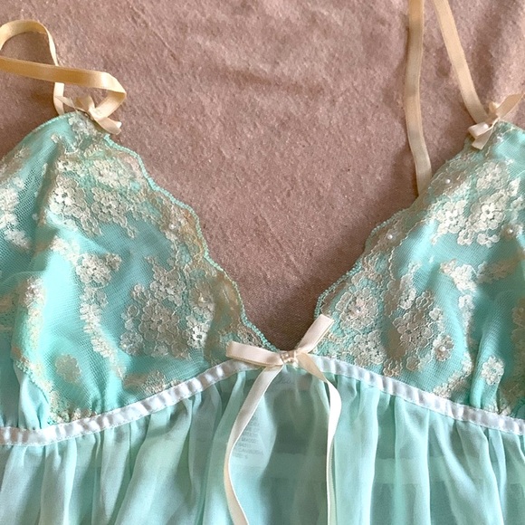 Elegant mint green floor length chemise nightgown.  Linea Donatella size small - Picture 2 of 10
